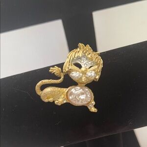 Vintage mixed metal faux baroque pearl Gold and Silver Lion Brooch